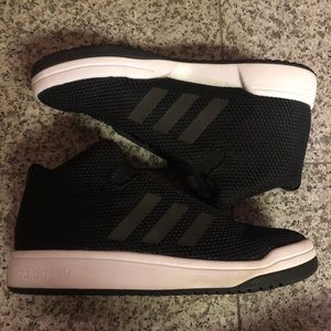 GRADE SCHOOL ADIDAS V MID TOP